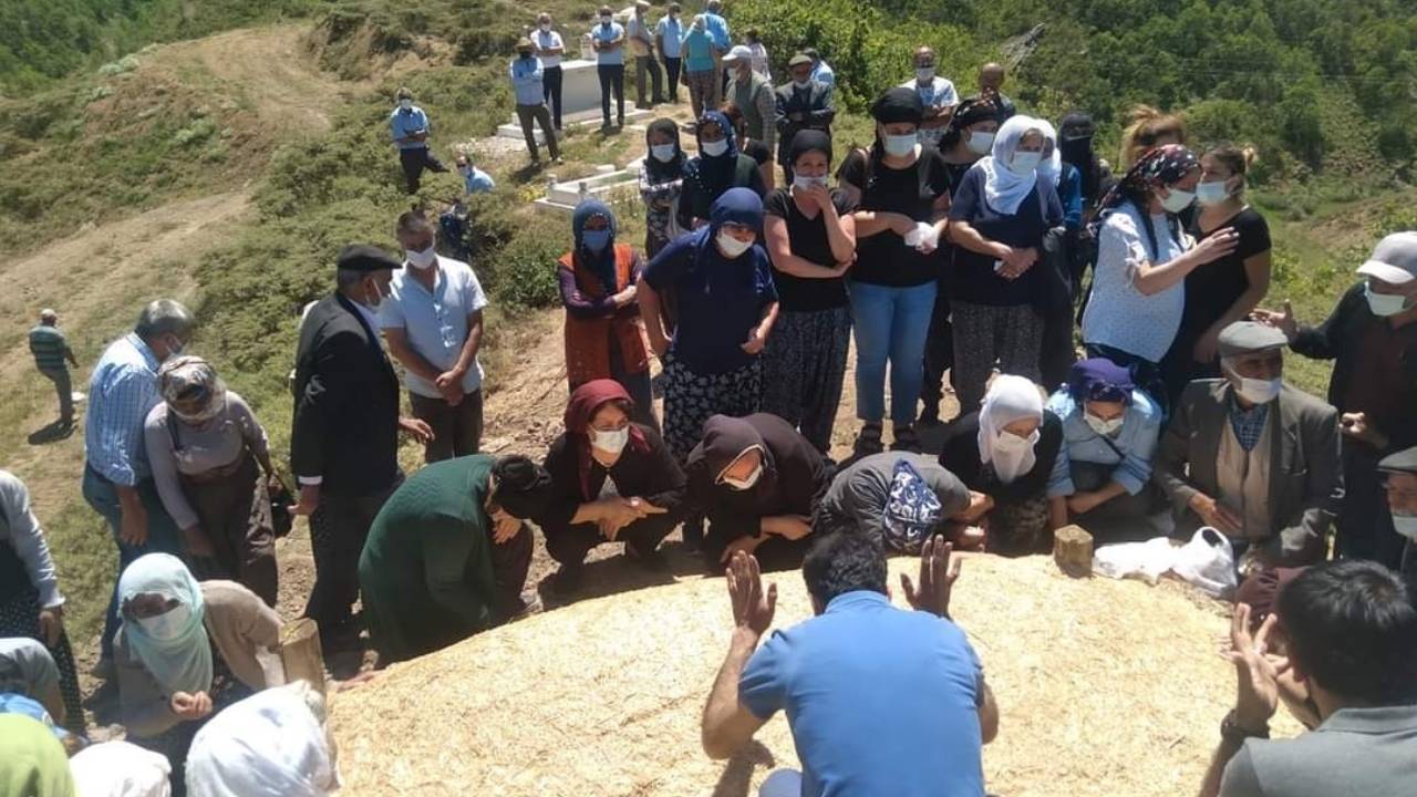 Elgazi Köyü – Türbe ve Mezarlar&nbsp;