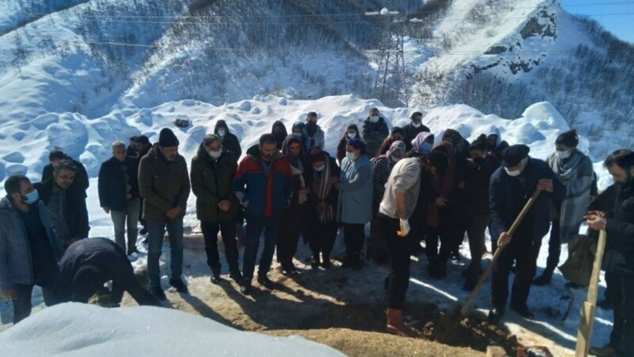 Elgazi Köyü – Türbe ve Mezarlar&nbsp;