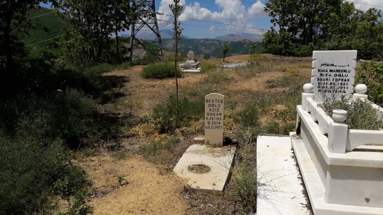 Elgazi Köyü – Türbe ve Mezarlar&nbsp;