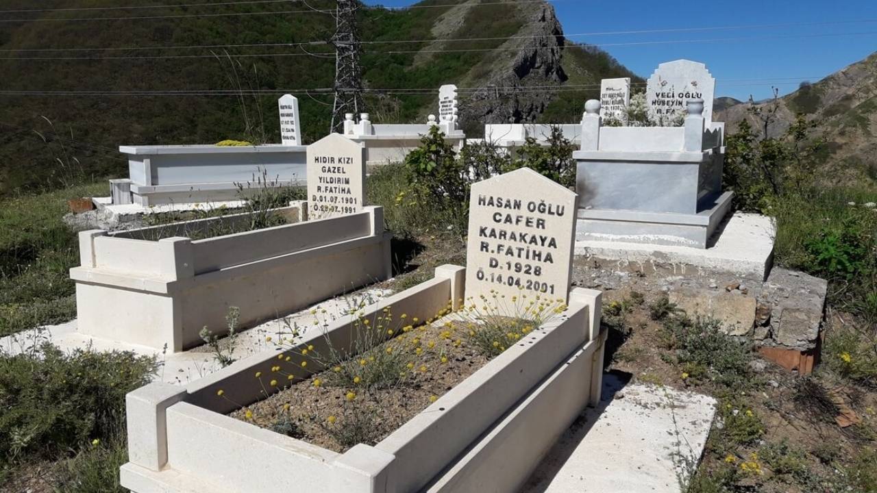 Elgazi Köyü – Türbe ve Mezarlar&nbsp;