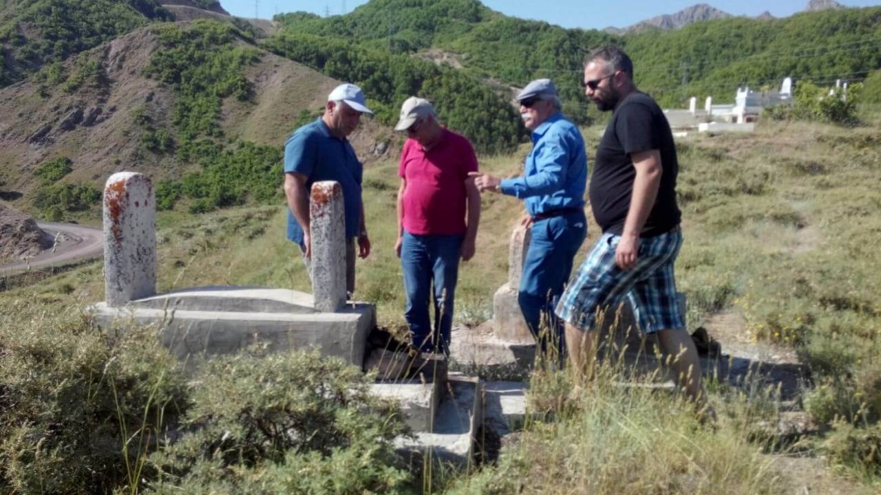 Elgazi Köyü – Türbe ve Mezarlar&nbsp;