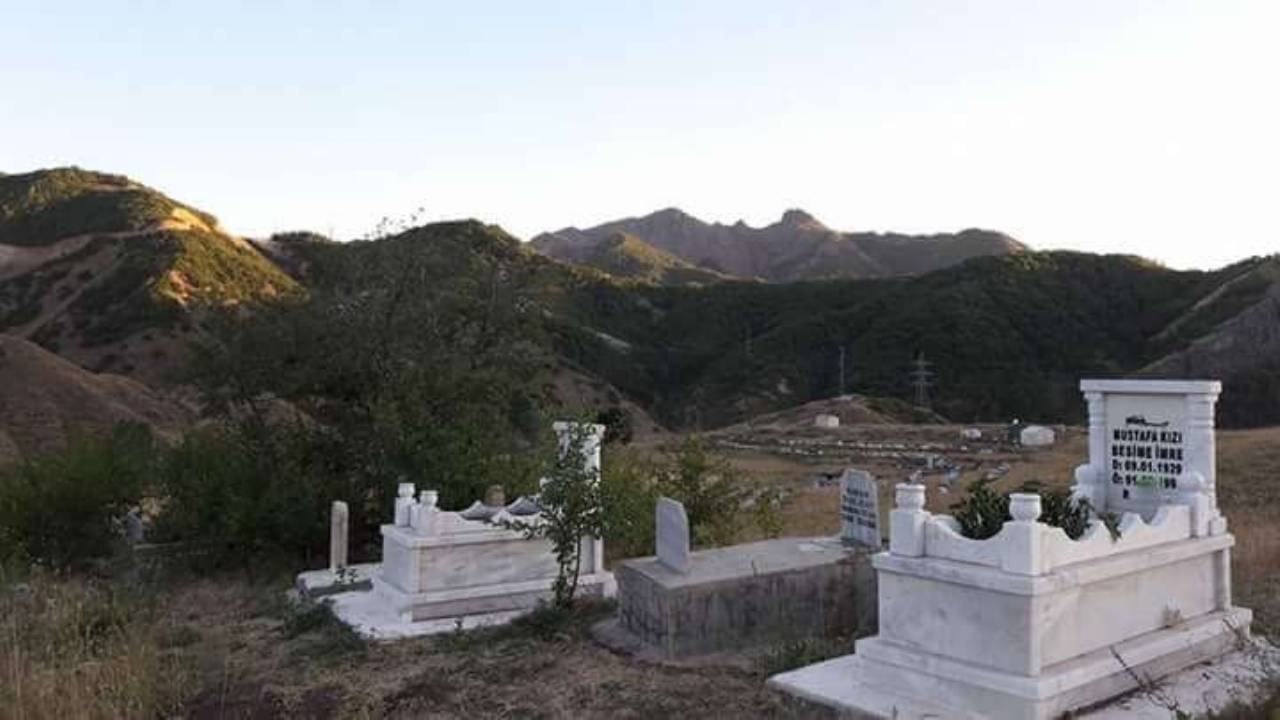 Elgazi Köyü – Türbe ve Mezarlar&nbsp;