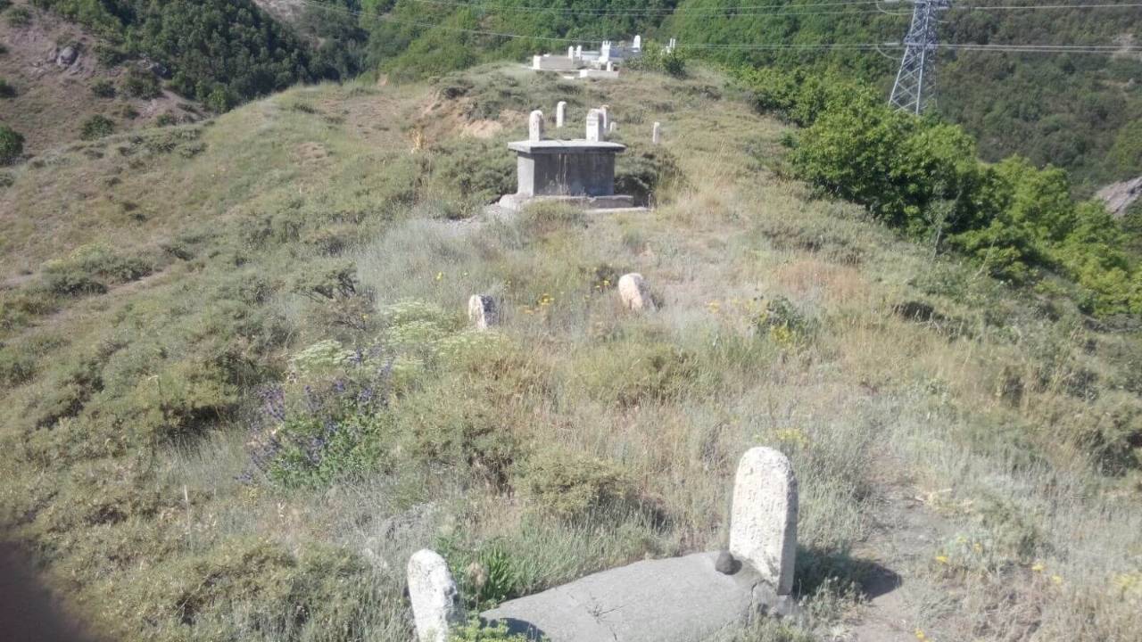 Elgazi Köyü – Türbe ve Mezarlar&nbsp;