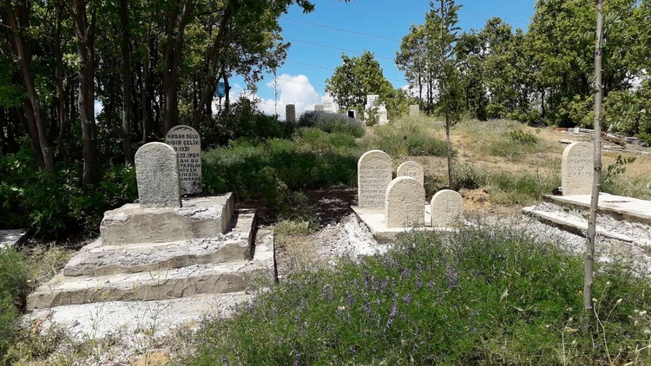 Elgazi Köyü – Türbe ve Mezarlar&nbsp;